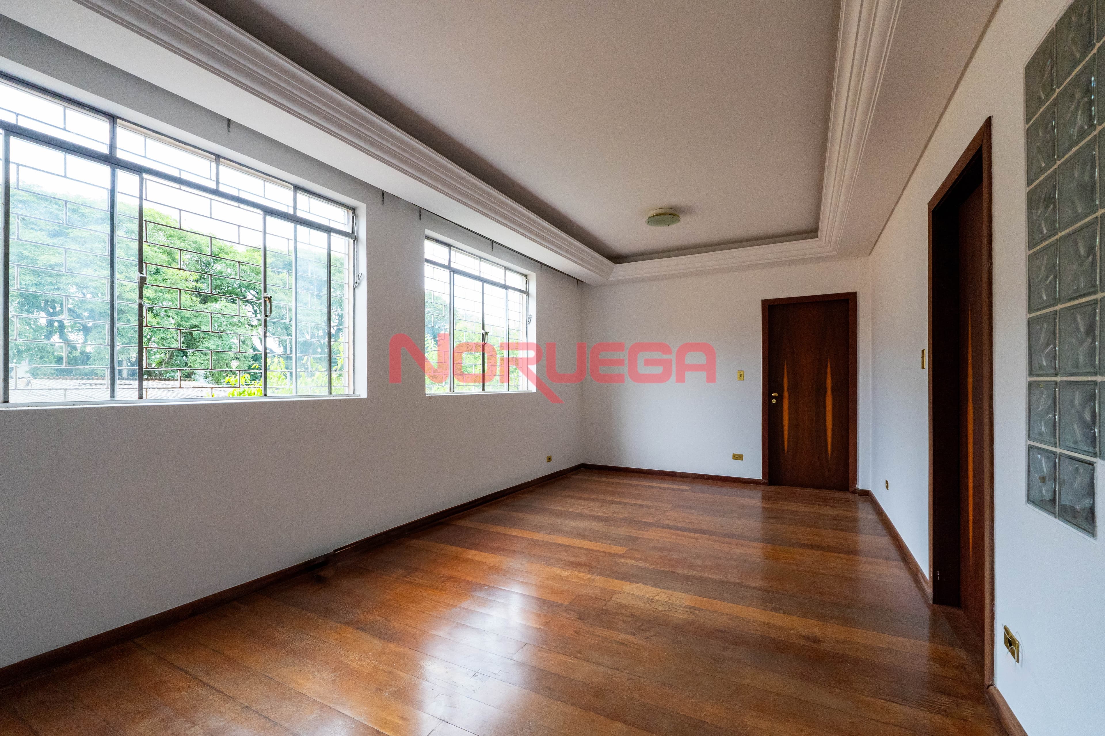Aluguel de Apartamento de Luxo no Alto da Rua XV em Curitiba-PR: 2 Quartos, 1 Suite, 2 Salas, 2 Banheiros, 1 Vaga, 112,94m².